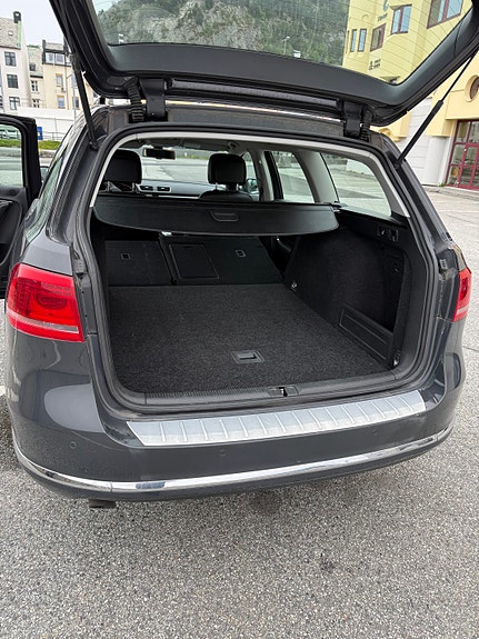 Volkswagen Passat 8 of 22