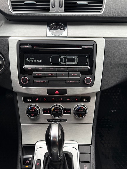 Volkswagen Passat 15 of 22