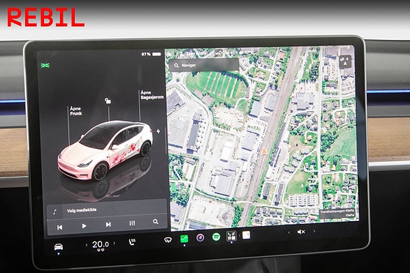 Tesla Model Y 16 of 28