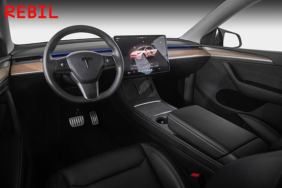 Tesla Model Y 9 of 28