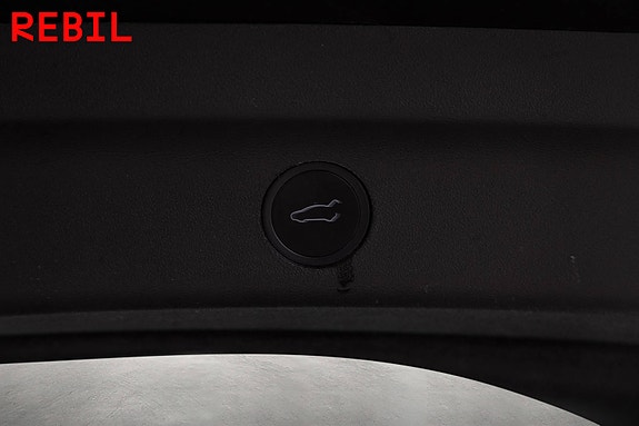 Tesla Model Y 27 of 28