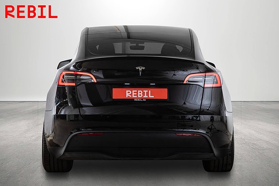 Tesla Model Y 6 of 28