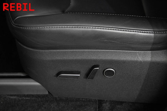 Tesla Model Y 22 of 28