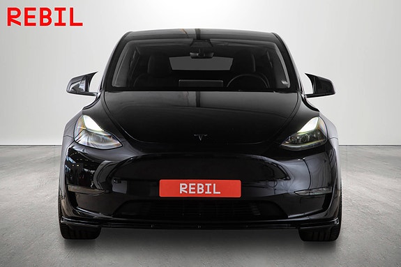 Tesla Model Y 3 of 28
