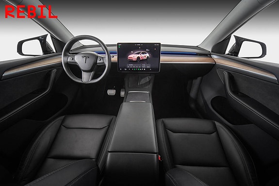 Tesla Model Y 11 of 28