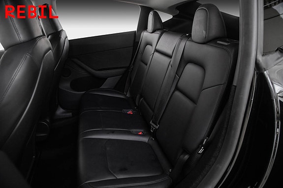 Tesla Model Y 10 of 28