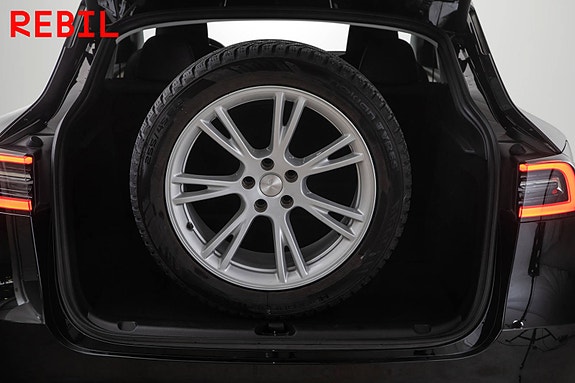 Tesla Model Y 26 of 28