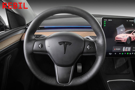 Tesla Model Y 12 of 28