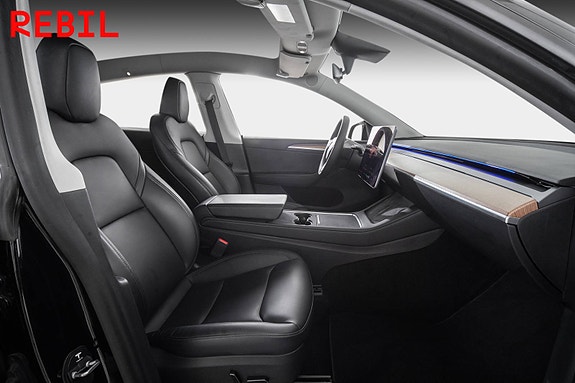 Tesla Model Y 24 of 28