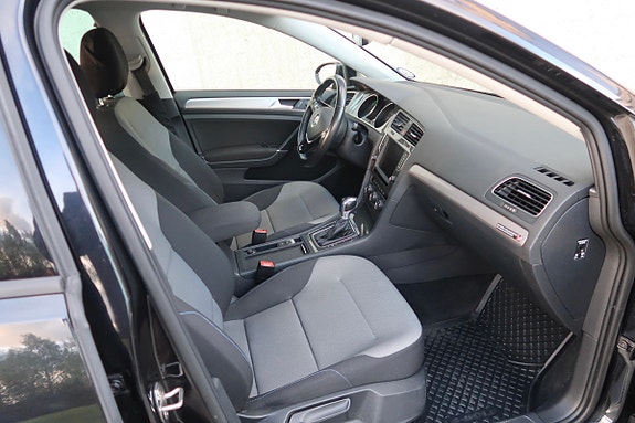Volkswagen e-Golf VII 11 of 13