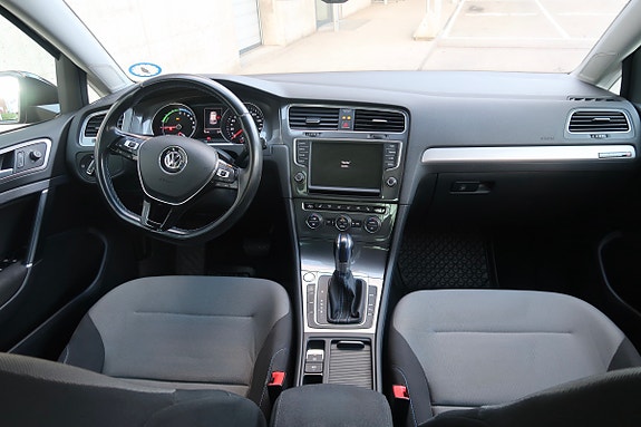 Volkswagen e-Golf VII 10 of 13