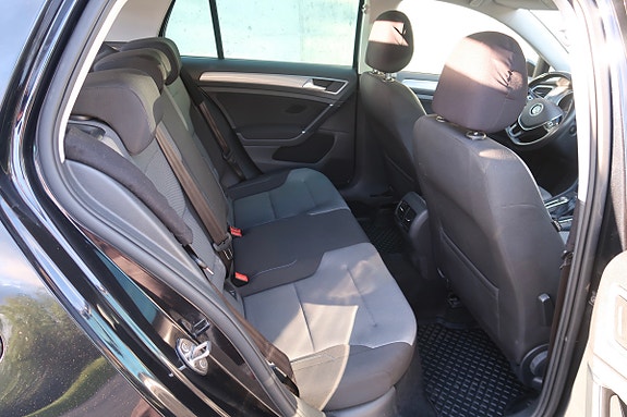 Volkswagen e-Golf VII 12 of 13