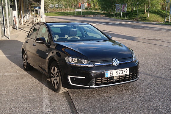 Volkswagen e-Golf VII 2 of 13
