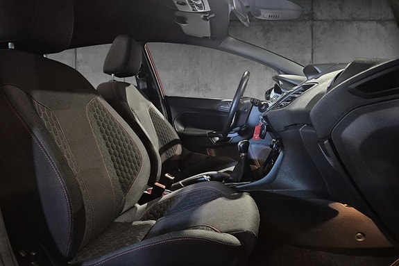 Ford Fiesta 12 of 15