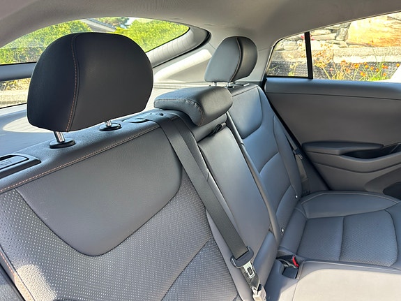 Hyundai IONIQ 18 of 30