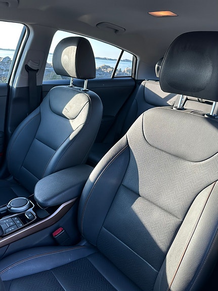 Hyundai IONIQ 12 of 30