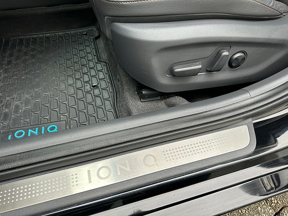Hyundai IONIQ 13 of 30