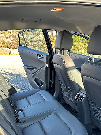 Hyundai IONIQ 16 of 30