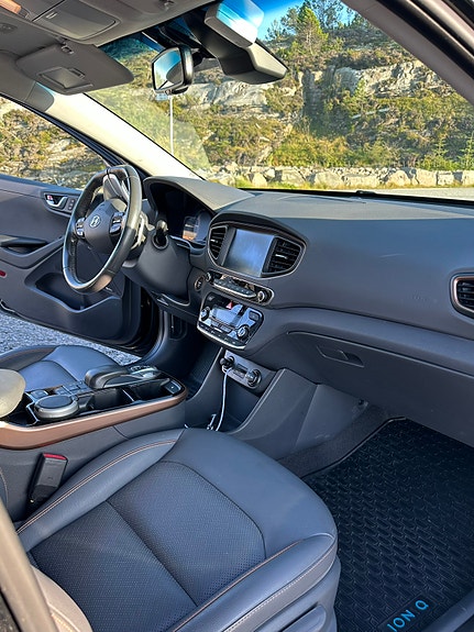 Hyundai IONIQ 17 of 30