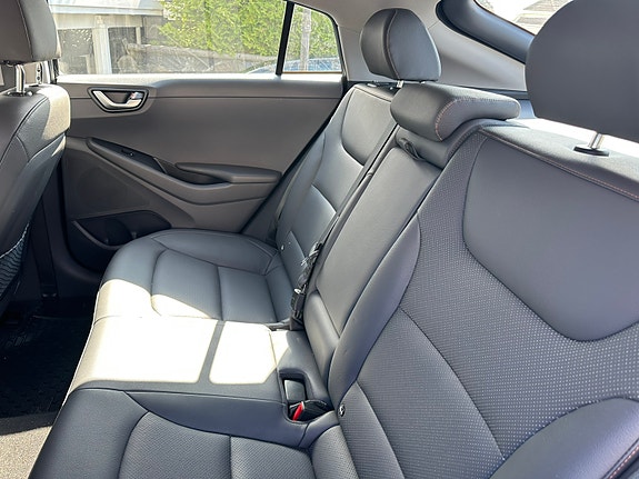 Hyundai IONIQ 19 of 30