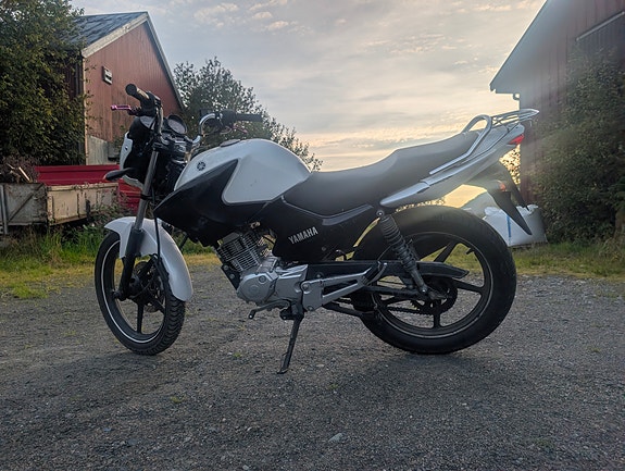 Yamaha YBR 125 2 of 6