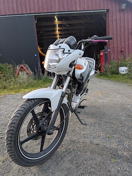 Yamaha YBR 125 4 of 6