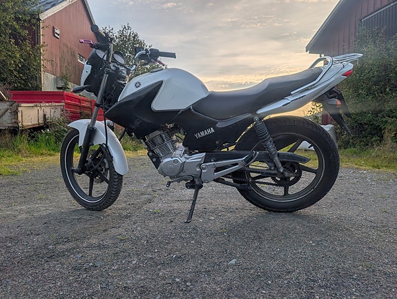 Yamaha YBR 125 3 of 6