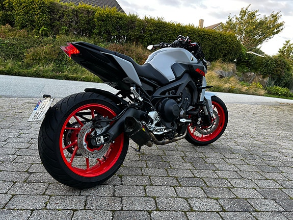 Yamaha MT-09 2 of 8