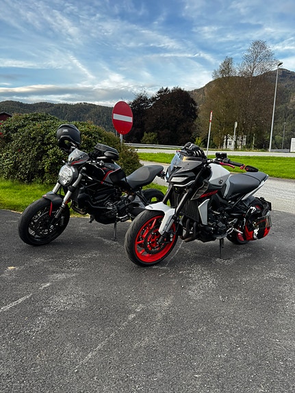 Yamaha MT-09 6 of 8