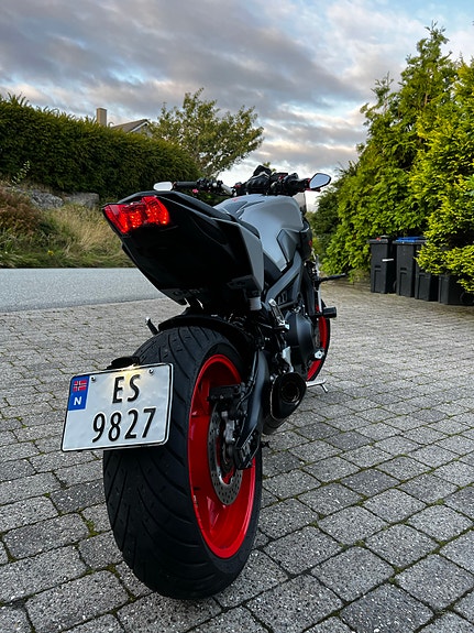 Yamaha MT-09 3 of 8