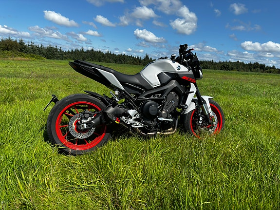 Yamaha MT-09 7 of 8