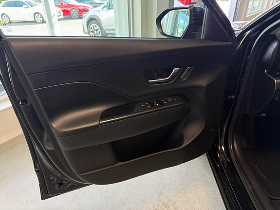 Hyundai Kona 12 of 30