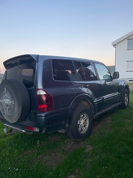 Mitsubishi Pajero 5 of 8