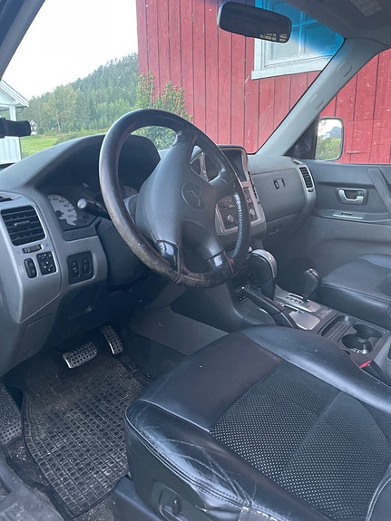 Mitsubishi Pajero 3 of 8