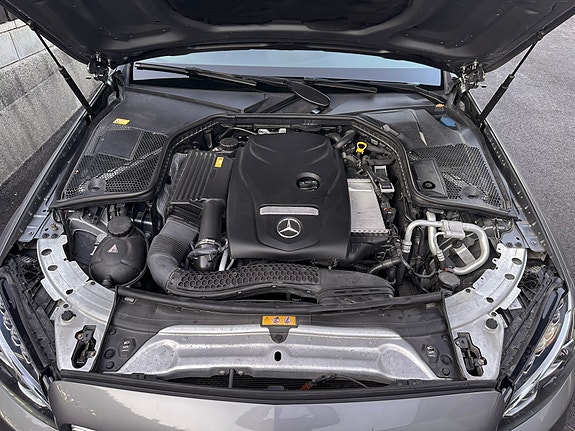 Mercedes-Benz C200 16 of 18