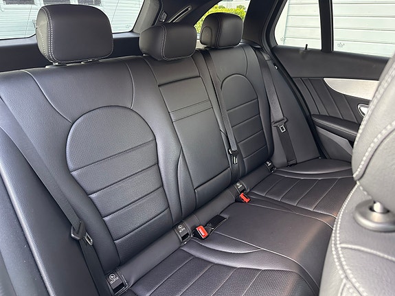 Mercedes-Benz C200 12 of 18