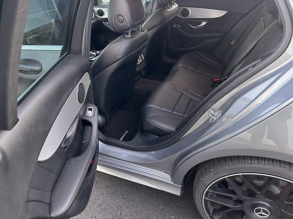 Mercedes-Benz C200 13 of 18