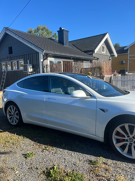 Tesla Model 3 4 of 15