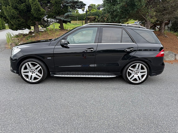 Mercedes-Benz ML350 10 of 30