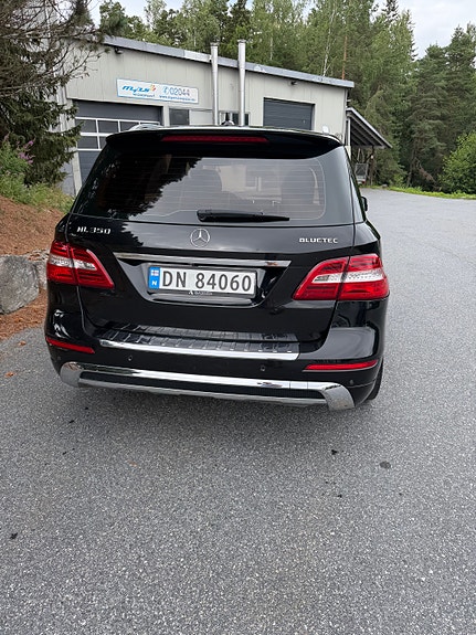 Mercedes-Benz ML350 7 of 30