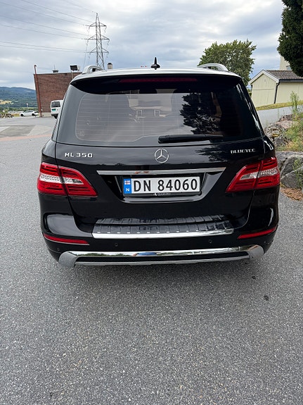 Mercedes-Benz ML350 12 of 30