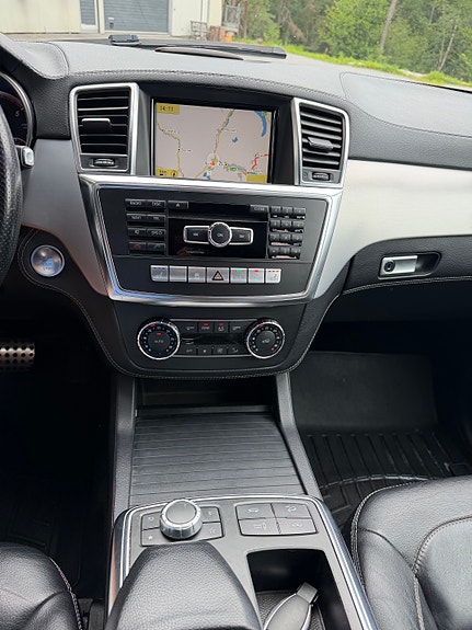 Mercedes-Benz ML350 18 of 30