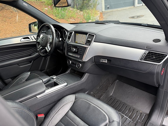 Mercedes-Benz ML350 20 of 30