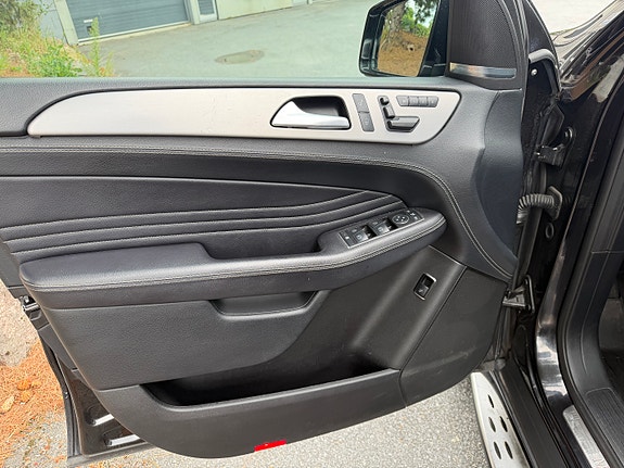 Mercedes-Benz ML350 13 of 30