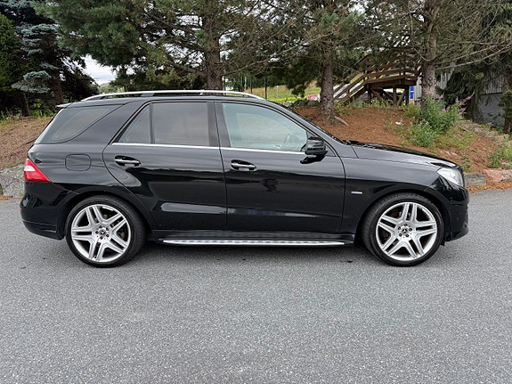 Mercedes-Benz ML350 3 of 30