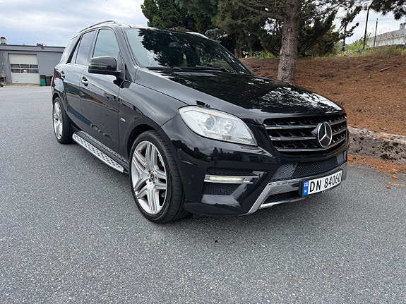 Mercedes-Benz ML350 2 of 30