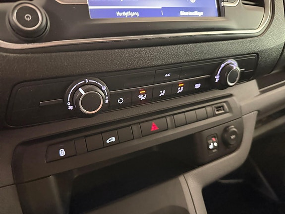 Opel Vivaro 22 of 30