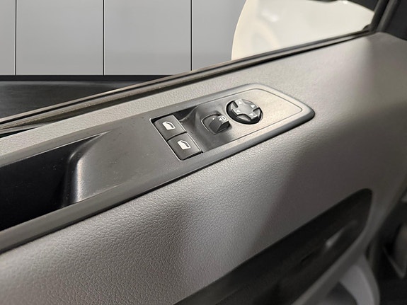 Opel Vivaro 12 of 30