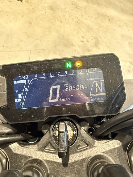 Honda CB 125 R 5 of 10