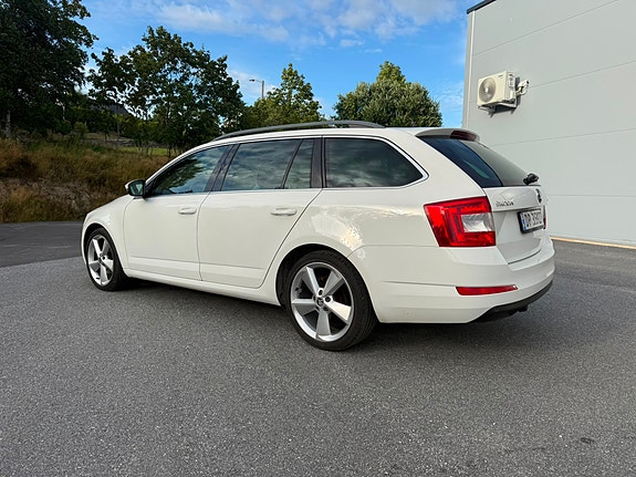 Skoda Octavia 4 of 15